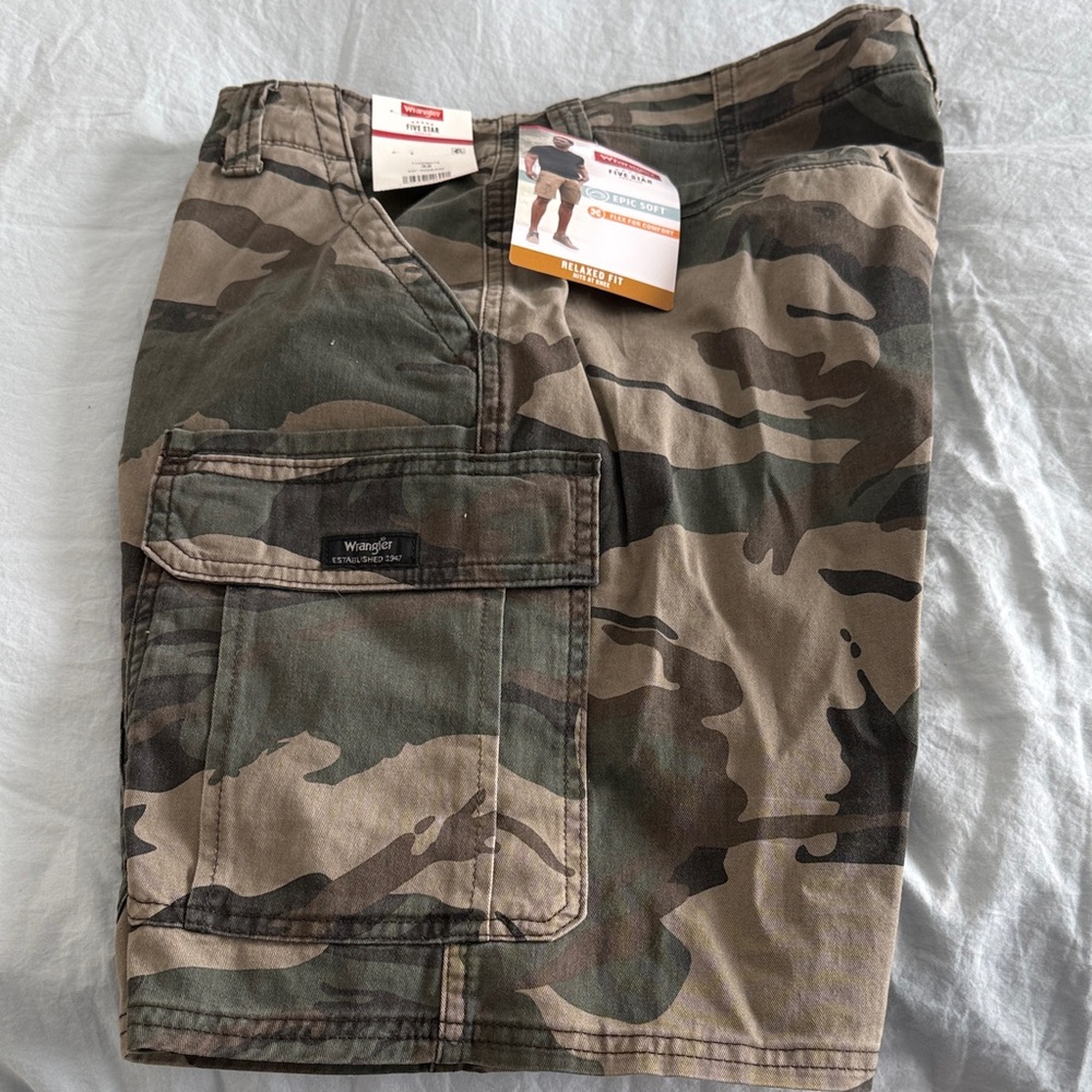 Wrangler Men's Green Camo Cargo Shorts